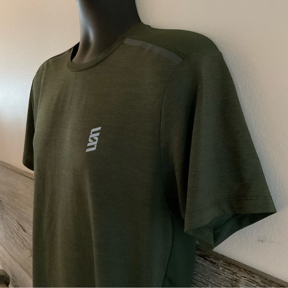Second Skin green men’s training shirt size small - Picture 2 of 5